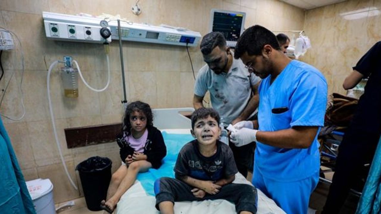 Filistinli sağlık çalışanları Gazze'deki hastanelere yönelik saldırıların durdurulmasını istedi