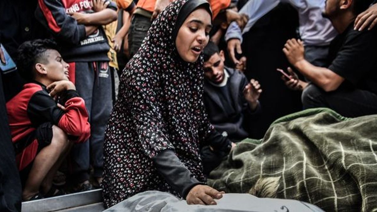 Gazze'de 10 bin 569 sivil hayatını kaybetti