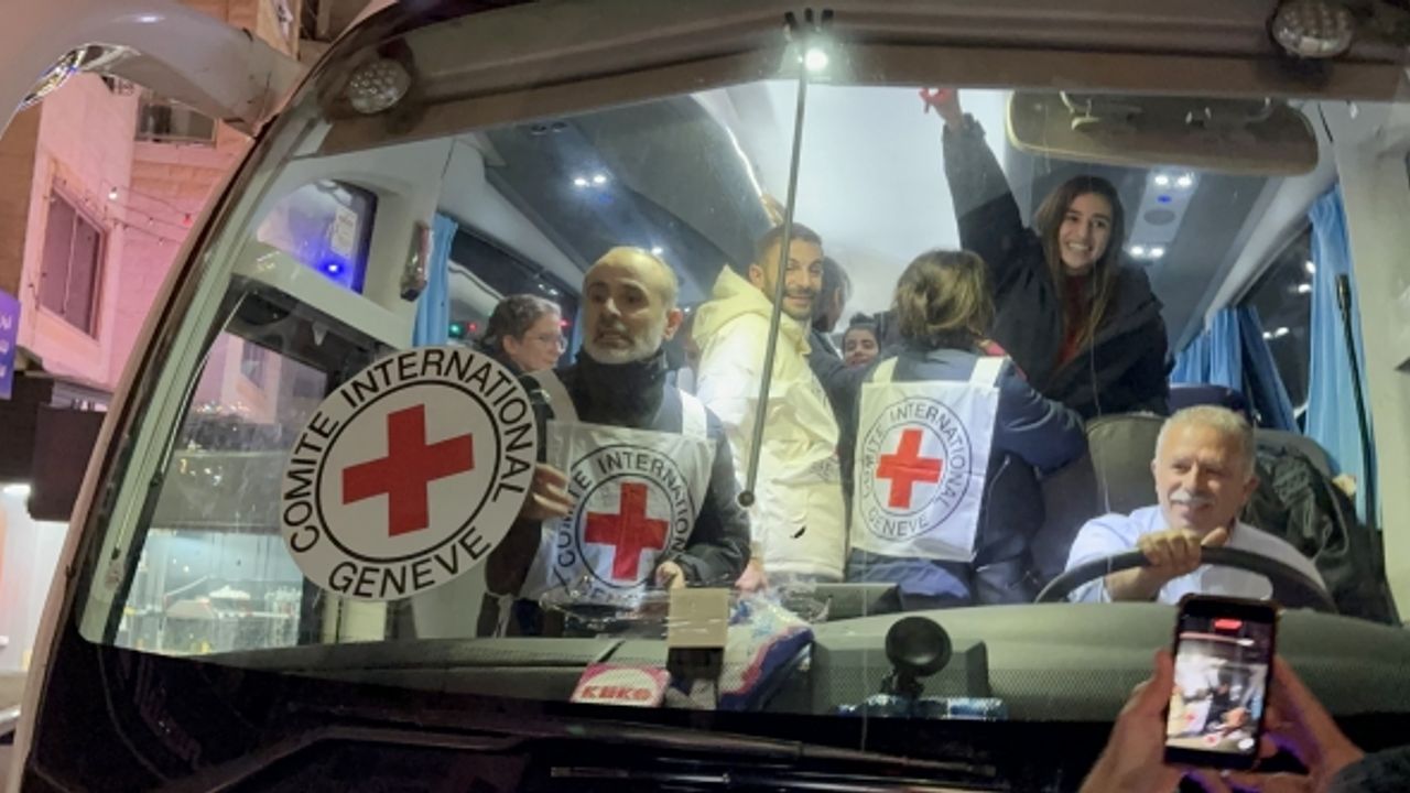 İsrail hapishanelerindeki 30 Filistinli esir serbest bırakıldı