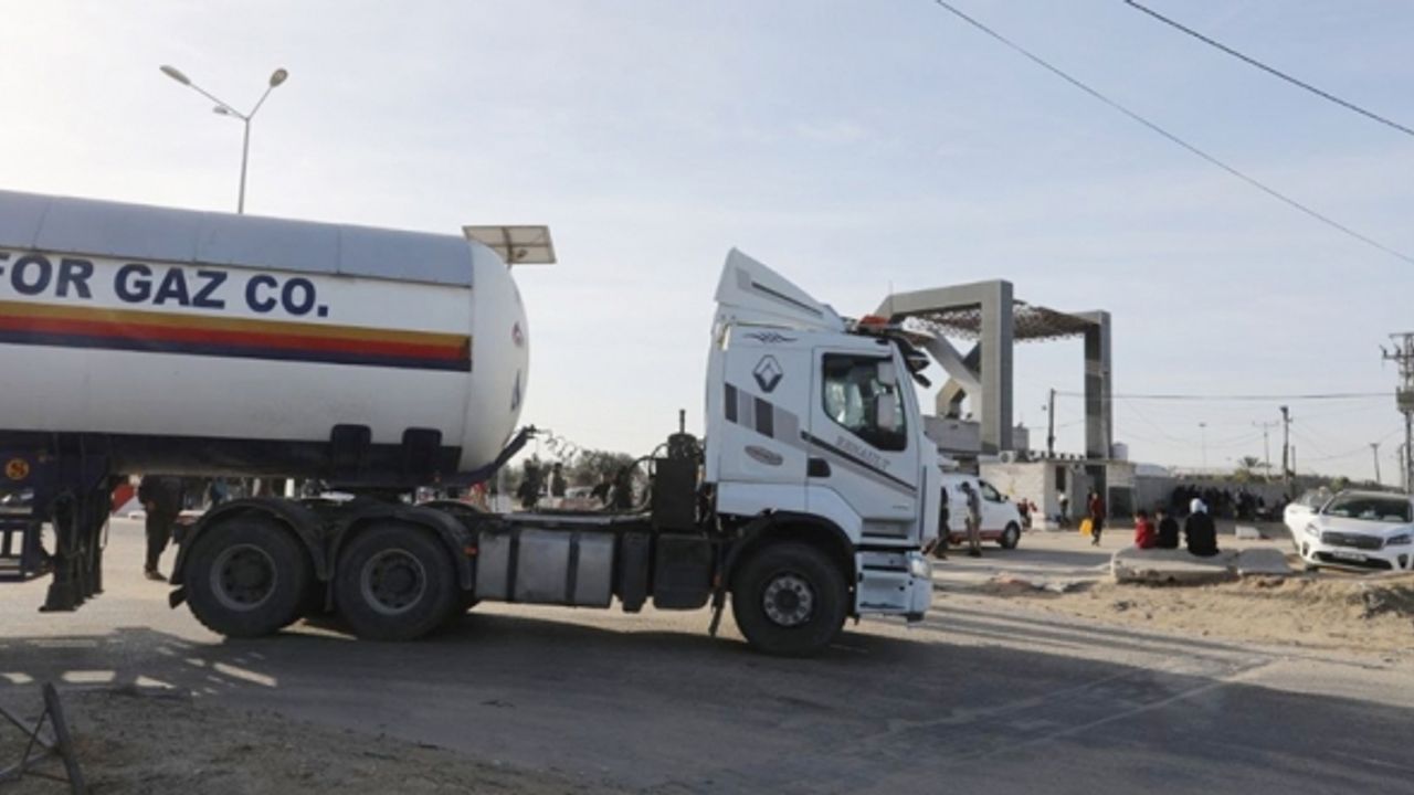 "İsrail ordusu Gazze'nin kuzeyine yakıt tankerinin girişini engelliyor"