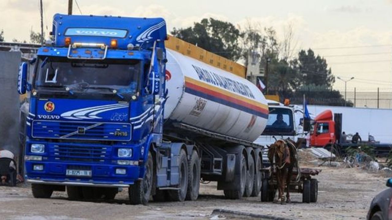 Mısır'dan Gazze Şeridi'ne yakıt girişinin başladığı bildirildi