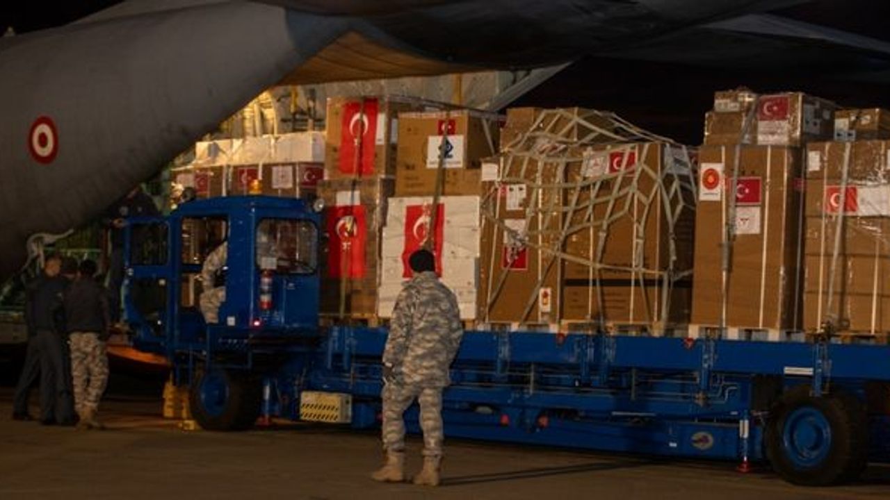 Türkiye'den Gazze'ye sağlık personeli ve tıbbi malzeme taşıyan askeri uçak havalandı