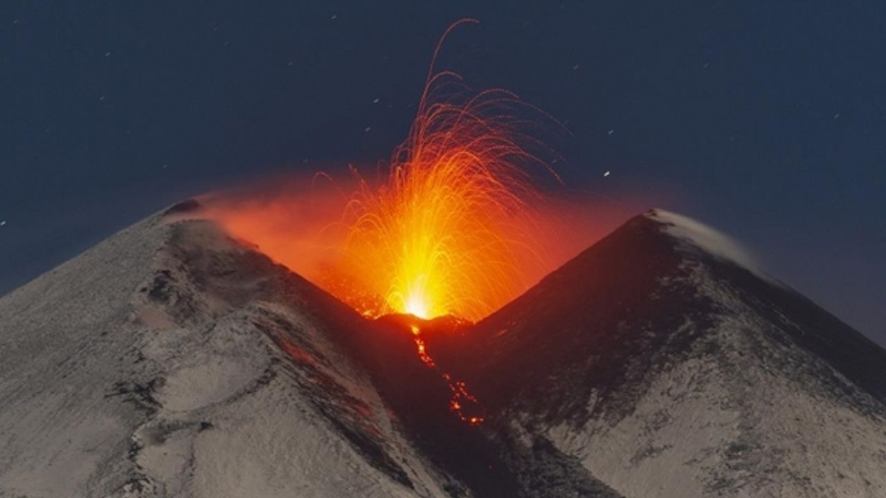 Etna Yanardağı'nda volkanik hareketlilik devam ediyor