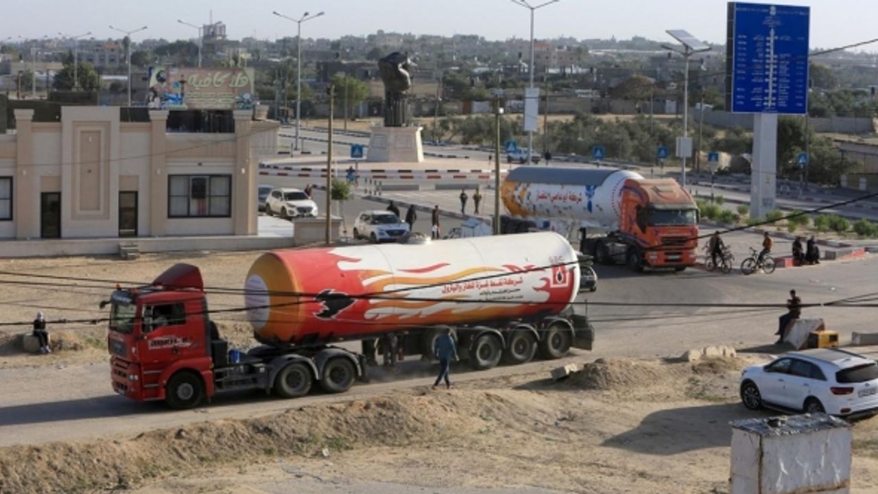 Gaz ve yakıt taşıyan 7 tır daha Gazze Şeridi'ne ulaştı