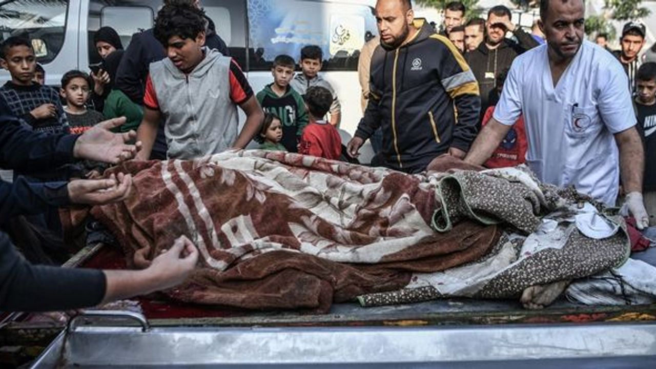 Gazze'de "insani ara"nın bitmesinin ardından 3 saatte 32 Filistinli öldürüldü