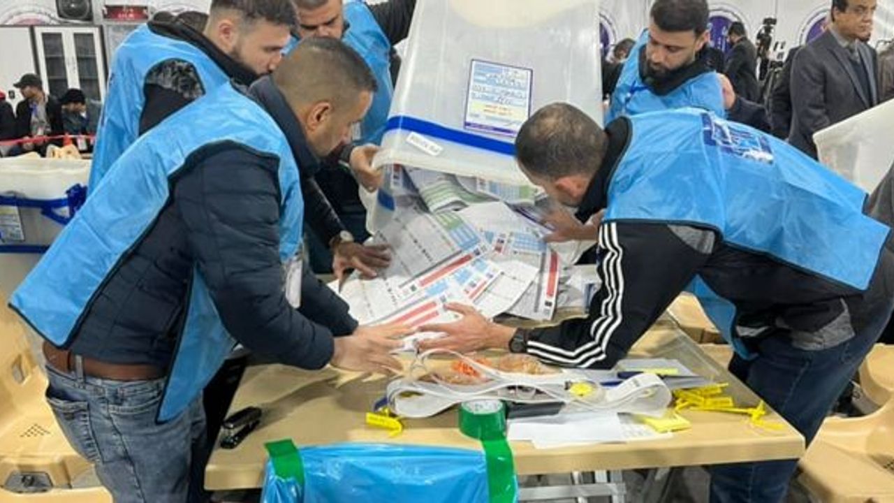 Kerkük'te 112 sandık elle sayılacak