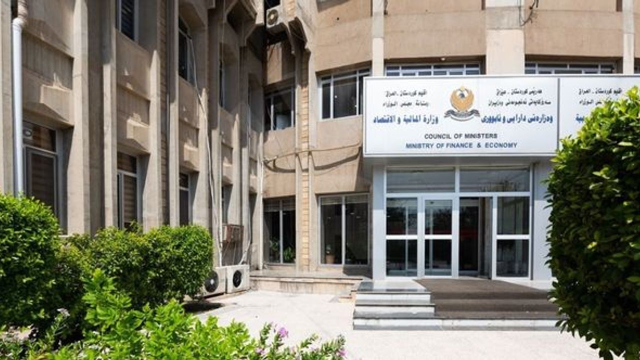 Maliye Bakanlığı maaşlar dışındaki tüm harcamaları askıya alacak