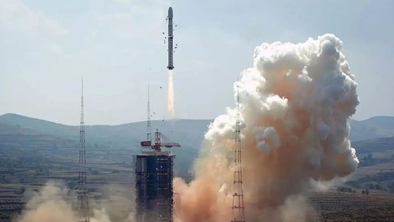 Çin, "Einstein" astronomi gözlem uydusunu fırlattı