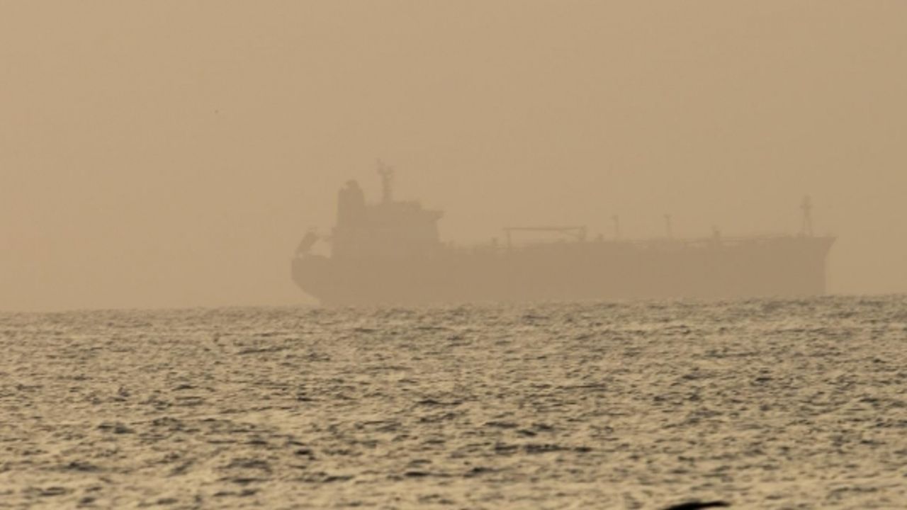 İran Basra Körfezi'nde bir tankere el koydu
