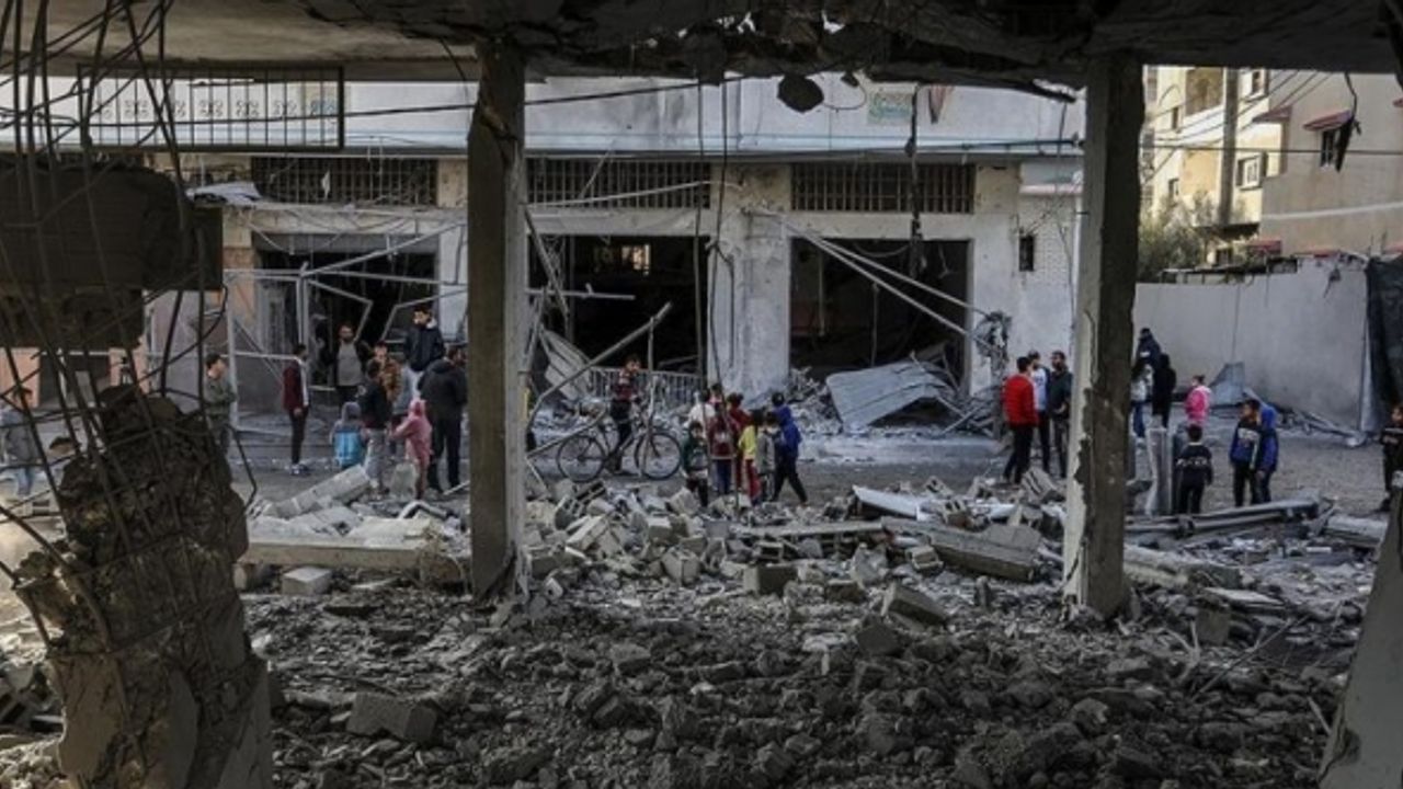 İsrail bombardımanı altındaki Gazze Şeridi'nde 7 bin kişi kayıp