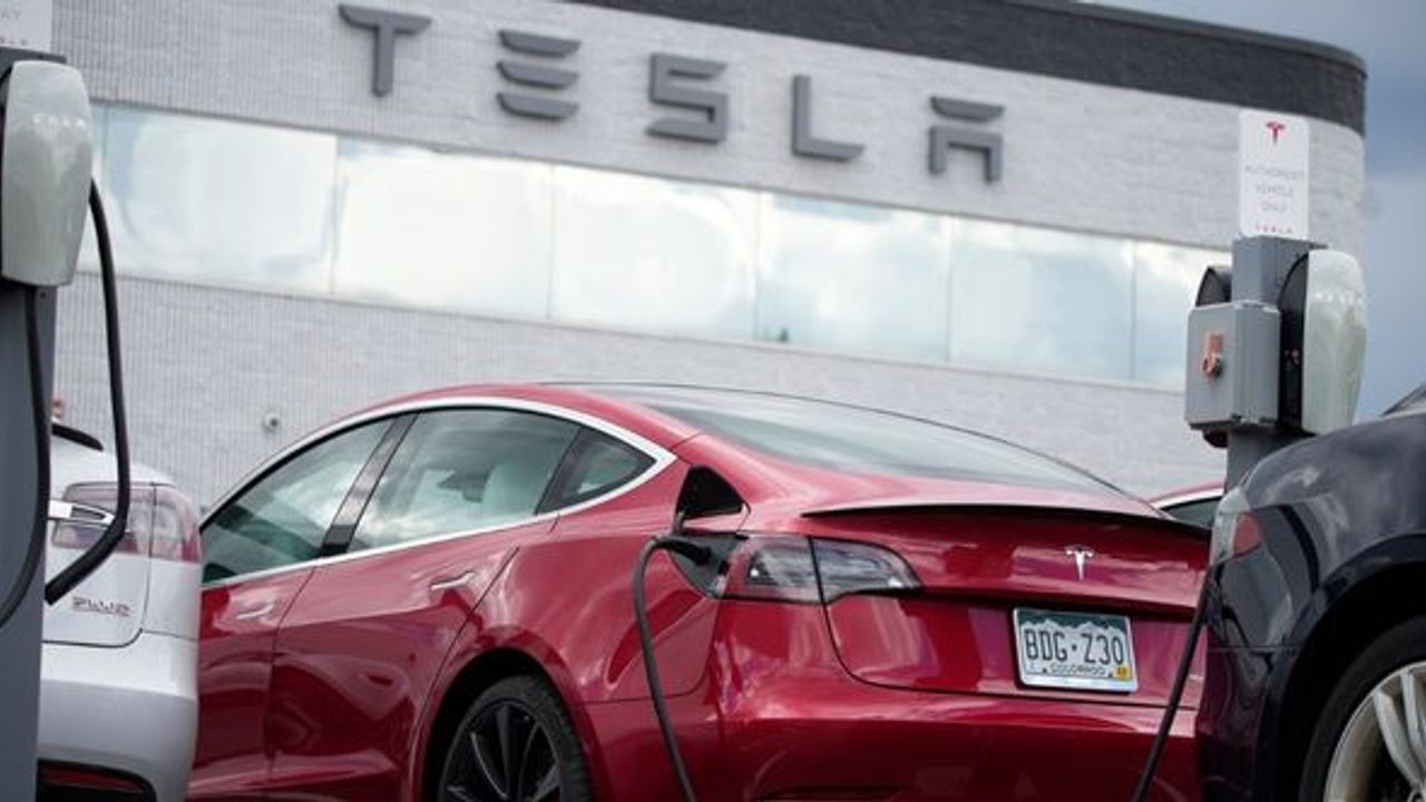 Tesla, Çin'de satılan elektrikli araçlarını geri çağırdı