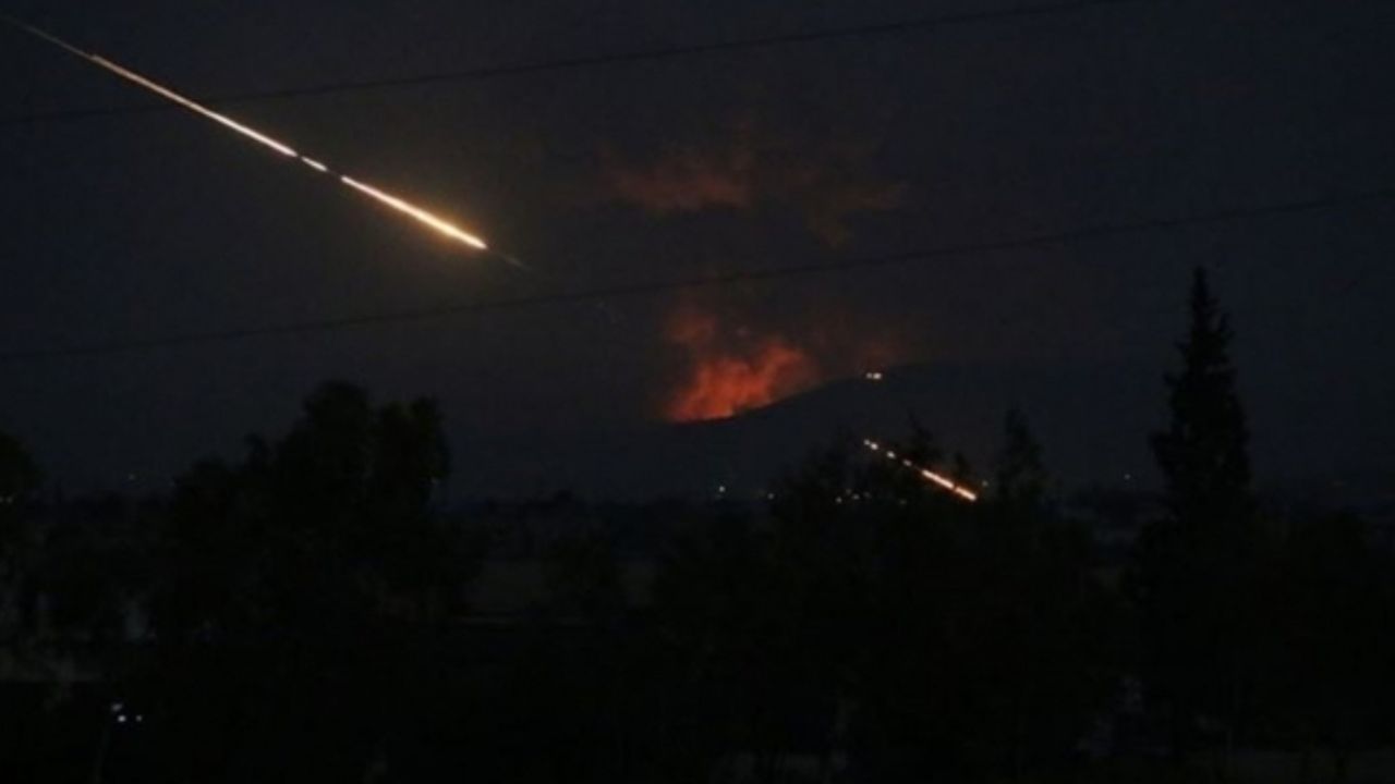 ABD'nin Suriye'deki üssüne roketlerle saldırı düzenlendi
