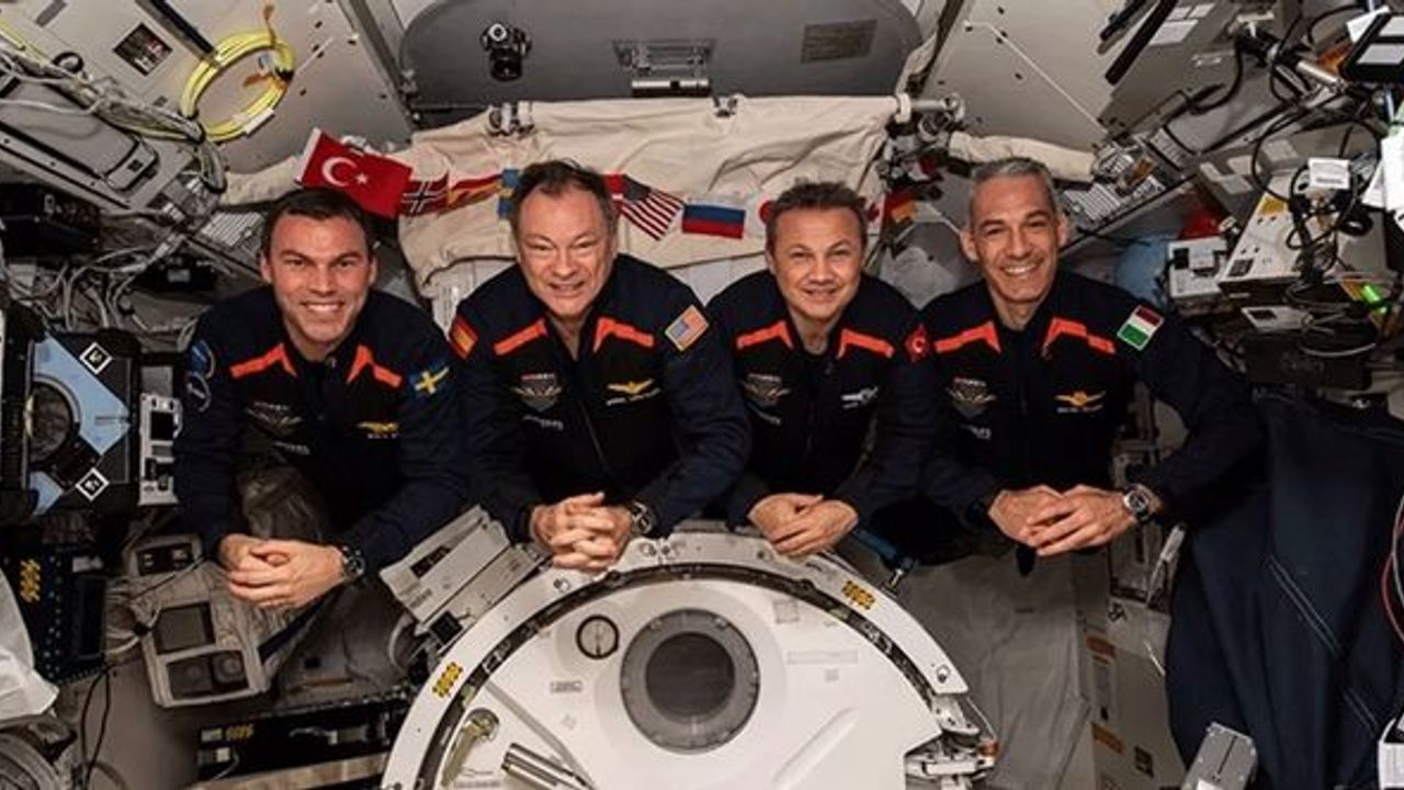 Alper Gezeravcı ve Axiom-3 ekibinin bugün Dünya'ya dönmesi planlanıyor