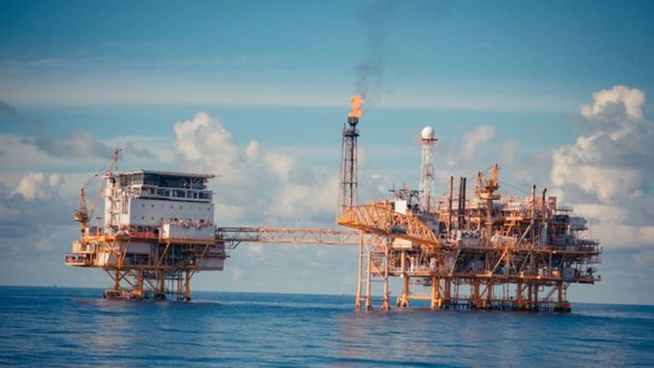 Brent petrolün varil fiyatı 83,28 dolar