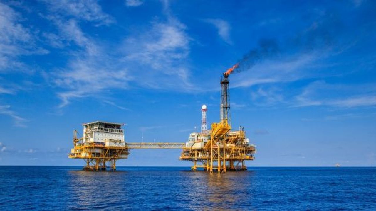 Brent petrolün varil fiyatı 83,47 dolar
