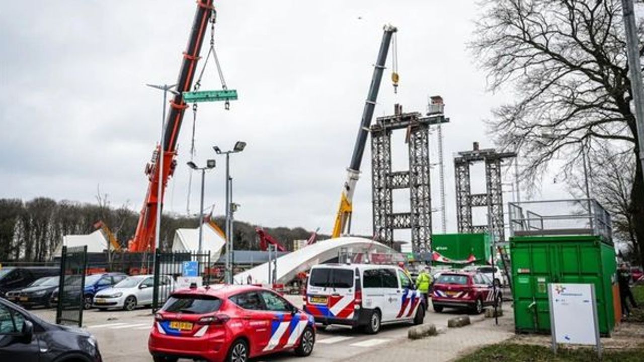 İnşaat halindeki köprü çöktü: 2 ölü
