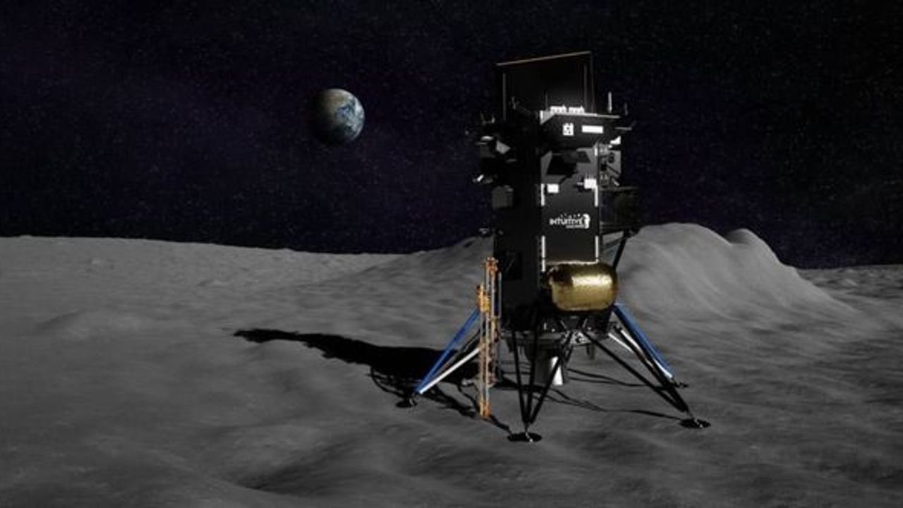 NASA'ya ait uzay aracı Ay yüzeyine indi