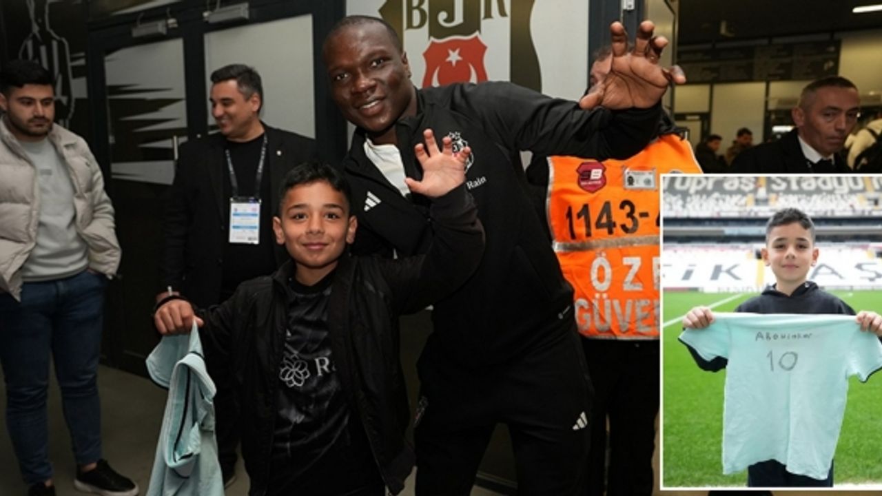 Aboubakar’dan tişörtüne el yazısıyla adını yazan küçük hayranına jest