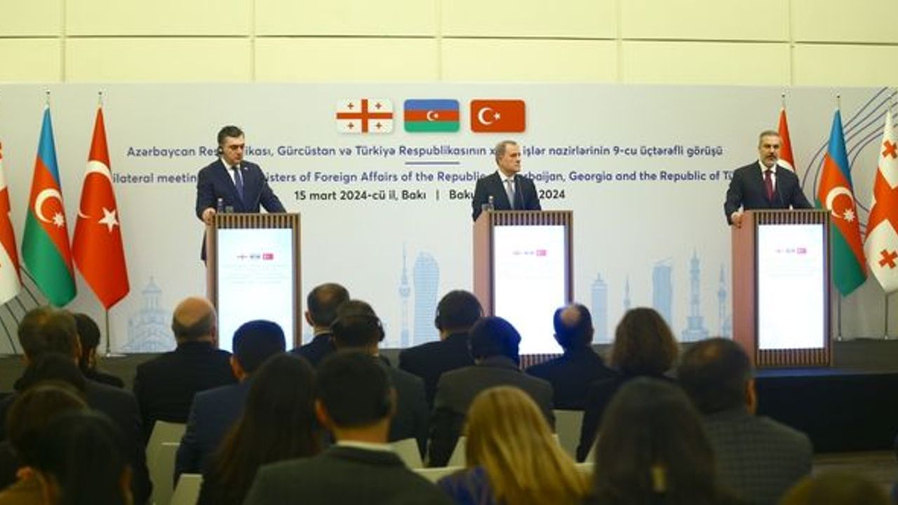 Bakü'de Türkiye, Azerbaycan, Gürcistan Üçlü Dışişleri Bakanları 9. Toplantısı başladı