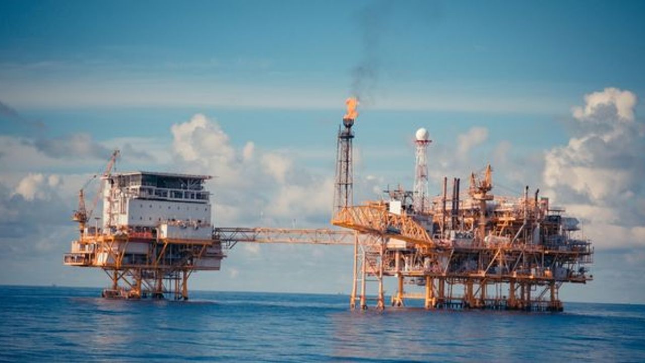 Brent petrolün varil fiyatı 84,08 dolar