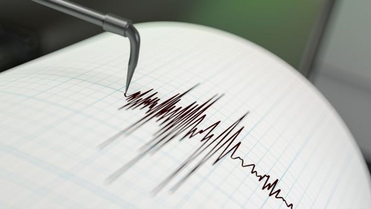 Endonezya'nın Cava Adası'nda şiddetli deprem