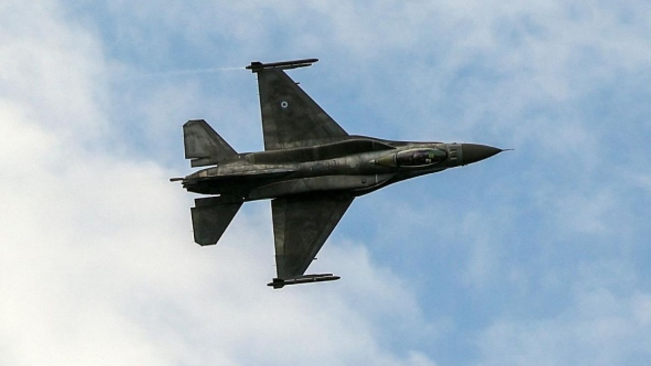 Yunan Hava Kuvvetlerine ait F-16 denize düştü