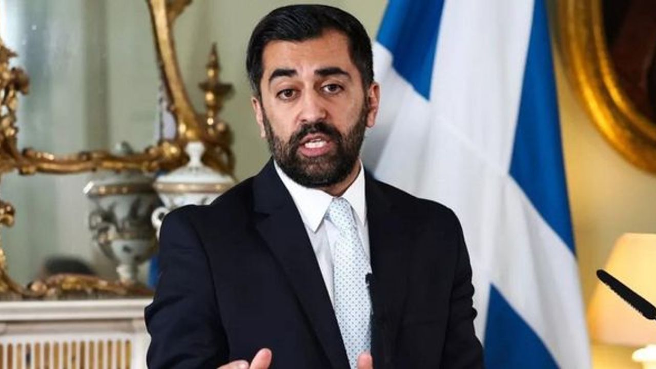 İskoçya'nın ilk Müslüman Başbakanı istifa etti