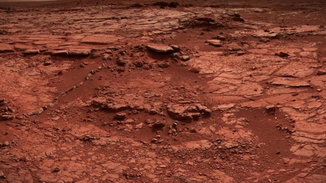Mars zemininde, örümceğe benzeyen madde toplulukları gözlemlendi