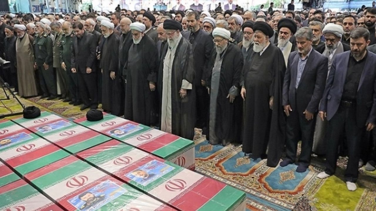 Arap ülkelerinden Reisi'nin cenaze törenine yoğun katılım
