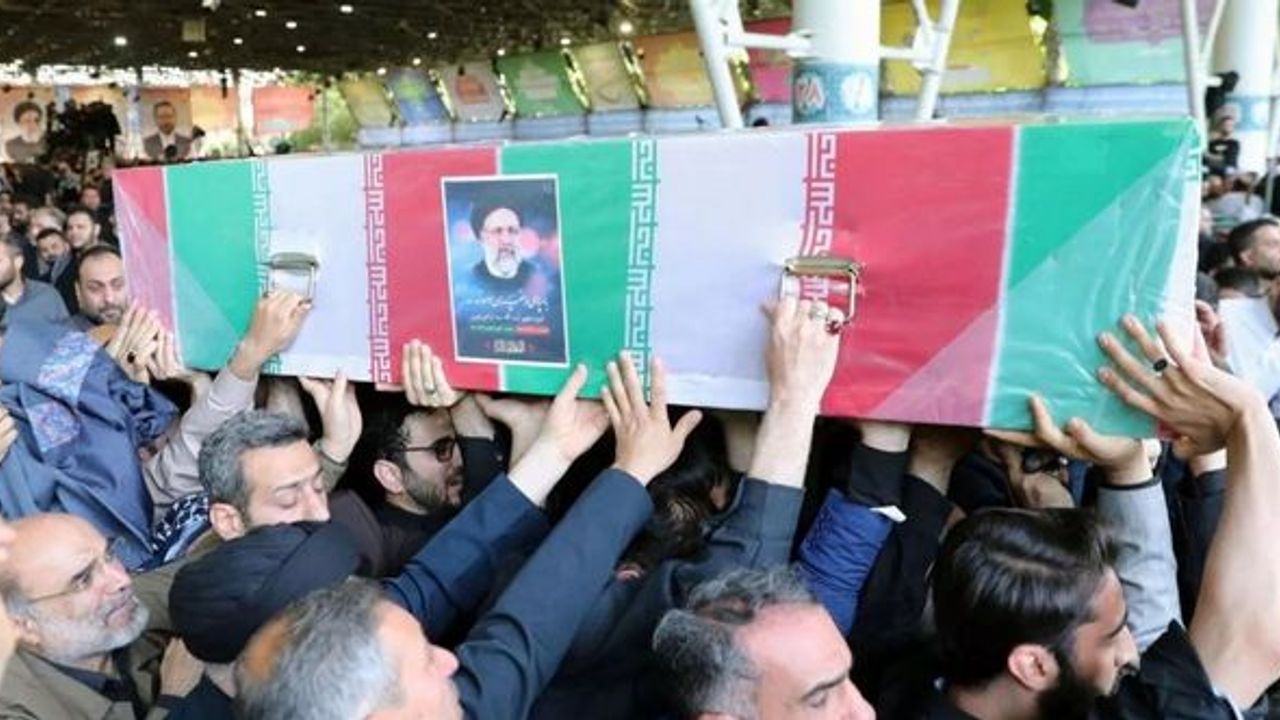 İran Cumhurbaşkanı Reisi son yolculuğuna uğurlanıyor