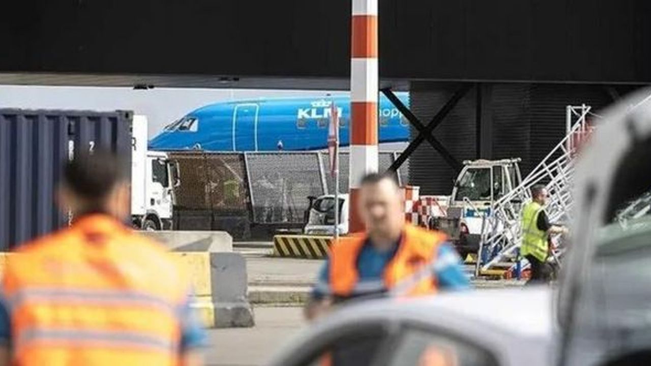 Havalimanında feci kaza-Uçağın motoruna kapılan kişi hayatını kaybetti
