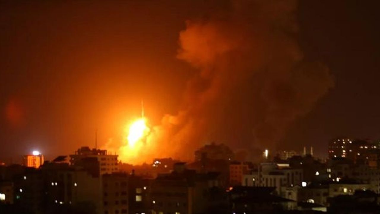 İsrail'in Gazze'ye gece boyu düzenlediği saldırılarda çok sayıda Filistinli öldü
