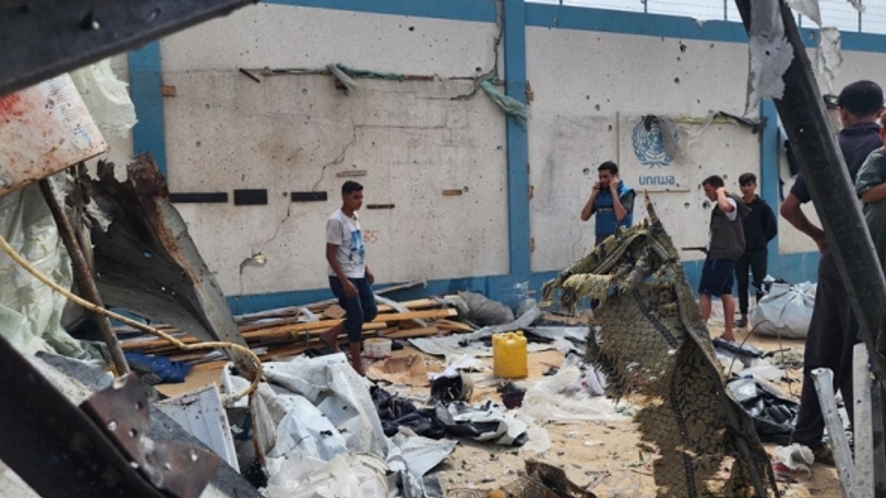İsrail ordusu Refah'ta UNRWA okulu ile birçok bölgeyi vurdu