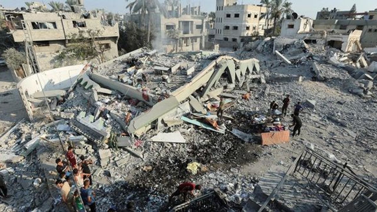 İsrail'in 296 gündür saldırılarını sürdürdüğü Gazze'de can kaybı 39 bin 324