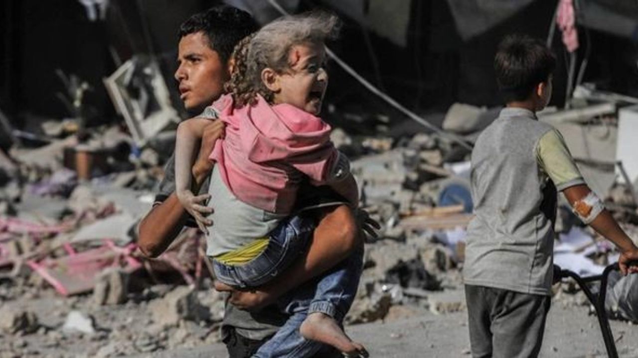 İsrail'in Gazze'ye düzenlediği saldırılarda onlarca kişi öldü