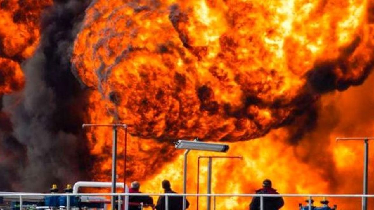 İran'da bir petrol tesisinde patlama