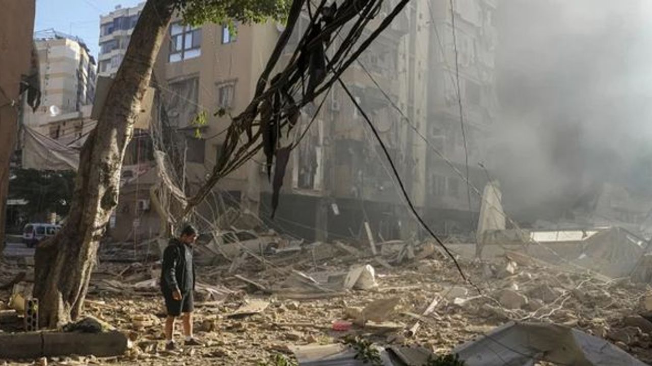İsrail, Lübnan sınır hattında artan çatışmanın ardından Beyrut'u vurdu