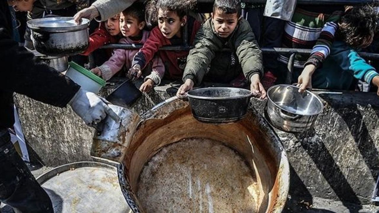 Hamas: İsrail Gazze'ye yardım ulaşmasını engellemek için her yolu deniyor