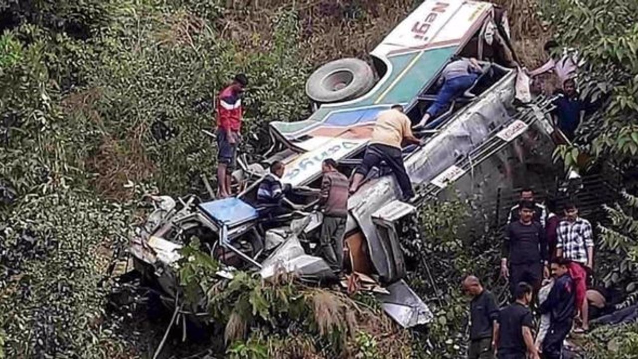 Hindistan'da feci kaza: 36 kişi öldü