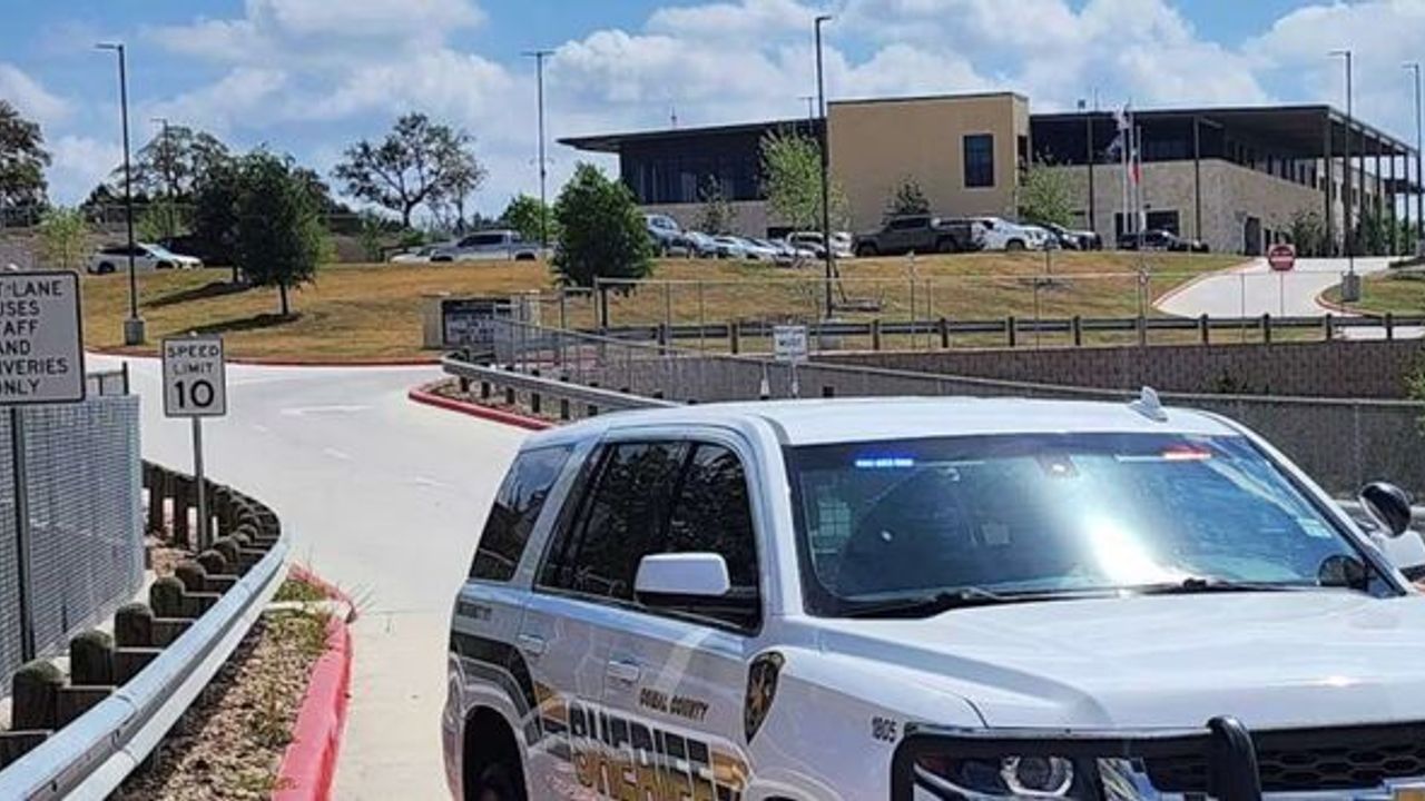 Texas'ta öğrenciden öğretmenine silahlı saldırı