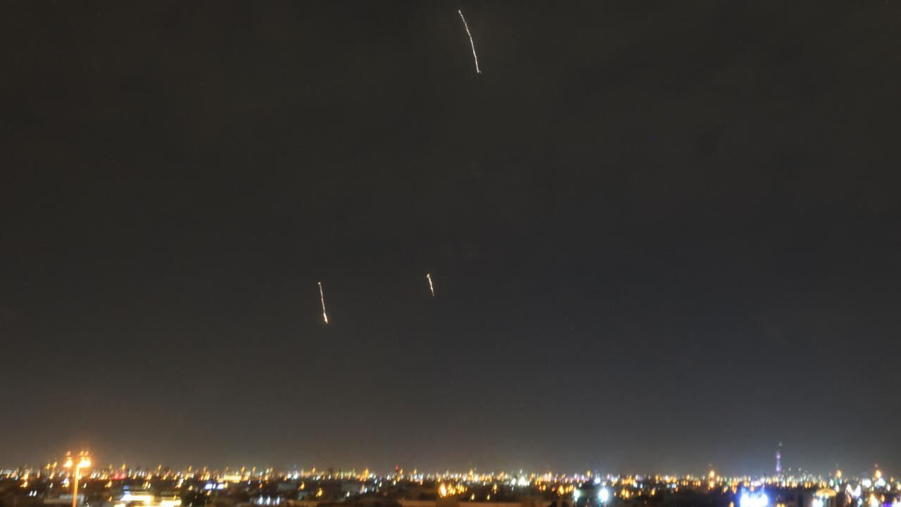 Katar'da telefonlara uyarı gönderildi ve patlama sesleri duyuldu