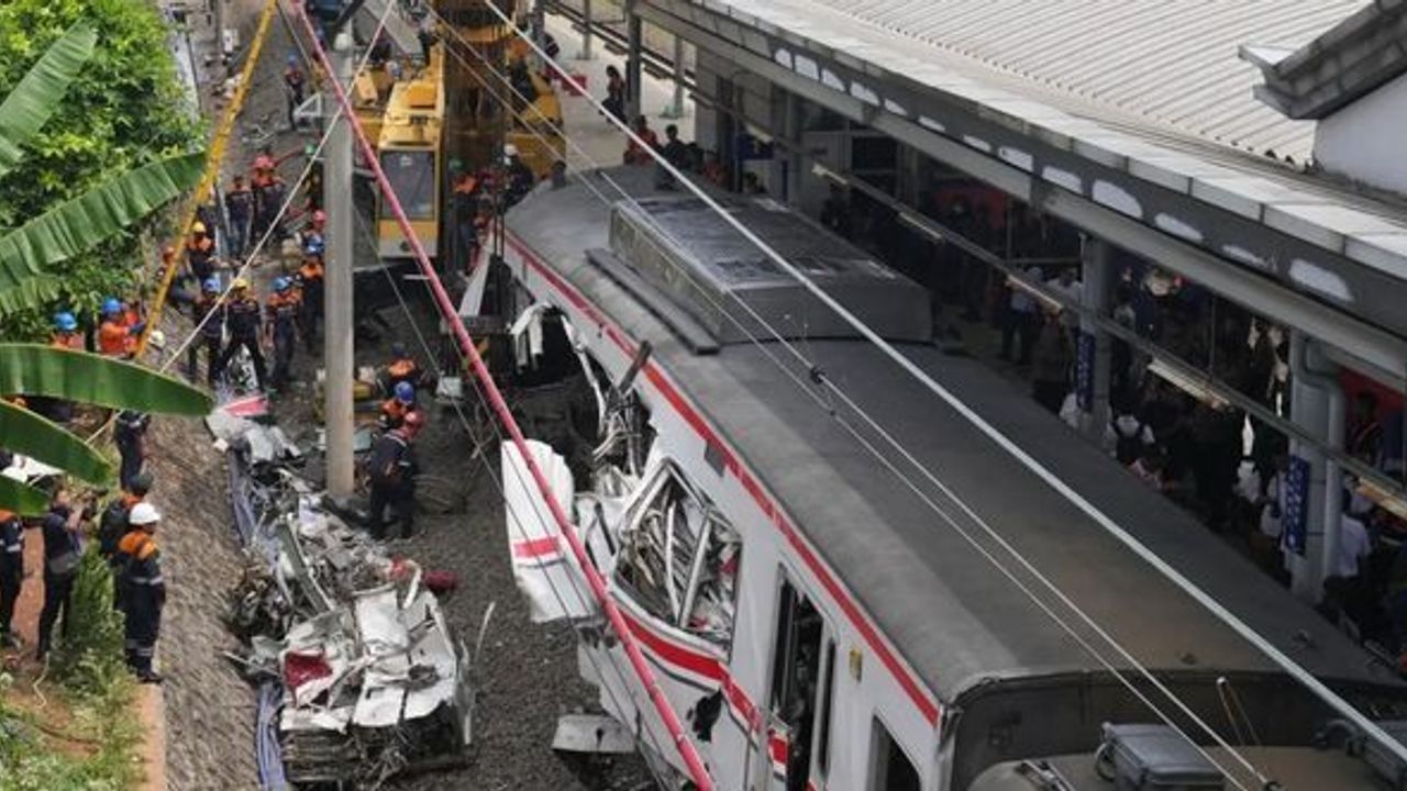 Endonezya'da tren kazası