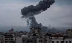 İsrail, Gazze'de Filistin Kızılayına ait hastanenin yakınına hava saldırısı düzenledi