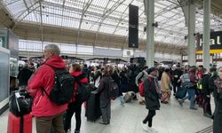 Paris'te tren istasyonunda bıçaklı saldırı: 3 yaralı