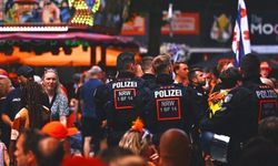 İngiliz ve Hollandalı taraftarlar arasında kavga çıktı