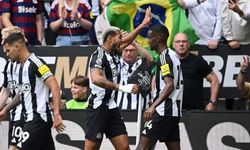 Newcastle 10 kişiyle galip geldi