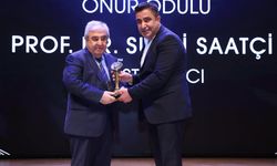 Prof. Dr. Suphi Saatçi’ye Onur Ödülü