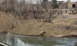 ABD askerleri, PKK/YPG'nin yıktığı köprüye mevzilendi