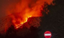 Etna Yanardağı'nda yeniden lav akışı meydana geldi