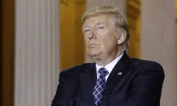 Trump, göçmenlerin "ABD dışına ücretsiz uçuş" yapmalarına izin veren kararnameyi imzaladı